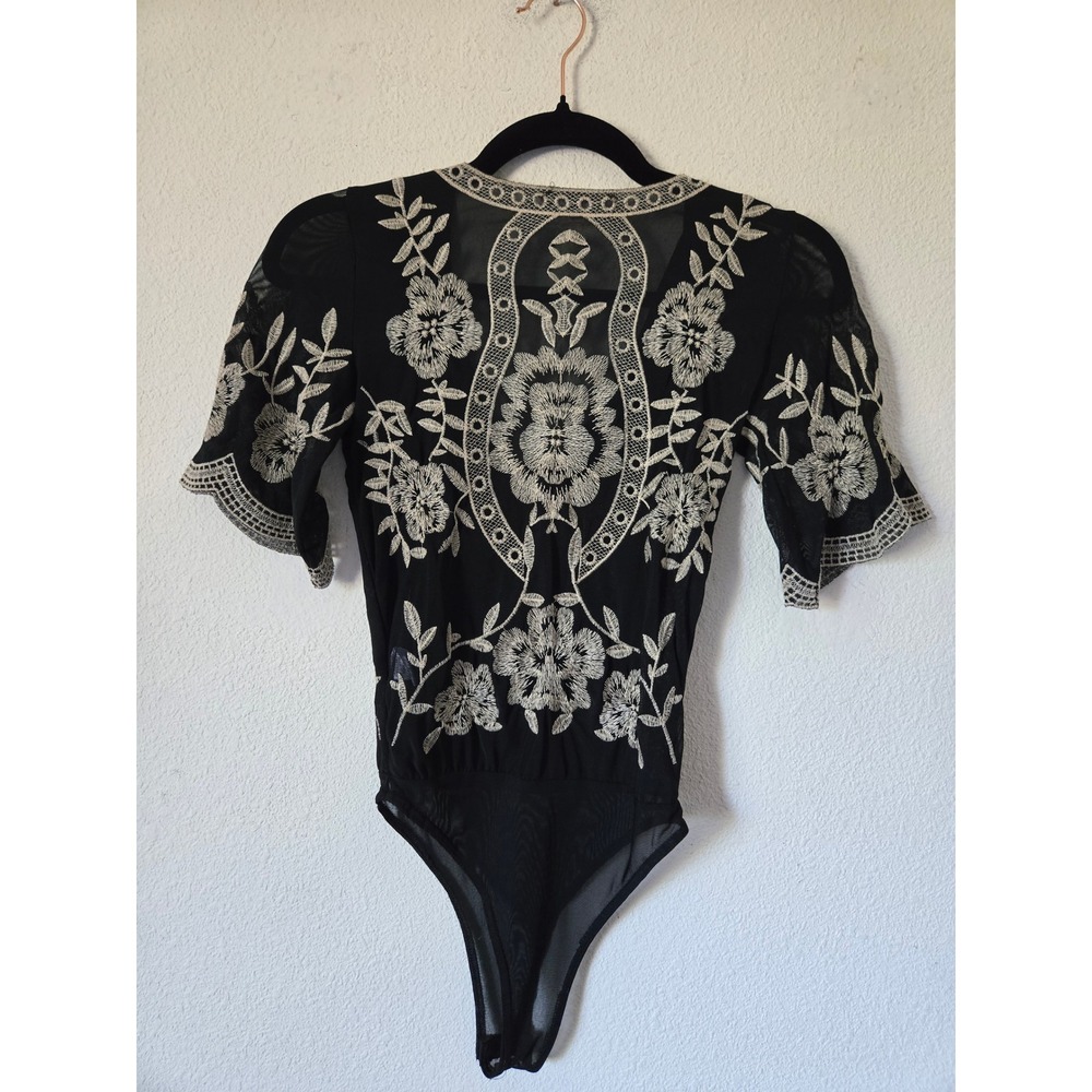 Bailey Rose Black Floral Embroidered Mesh Bodysuit XS Short V-Neck Flutter Slv - Picture 5 of 10